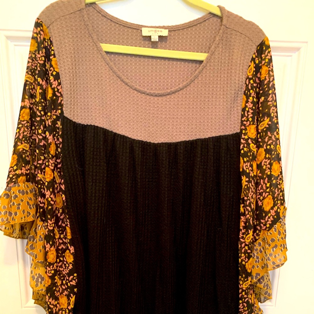 Ladies Umgee top.